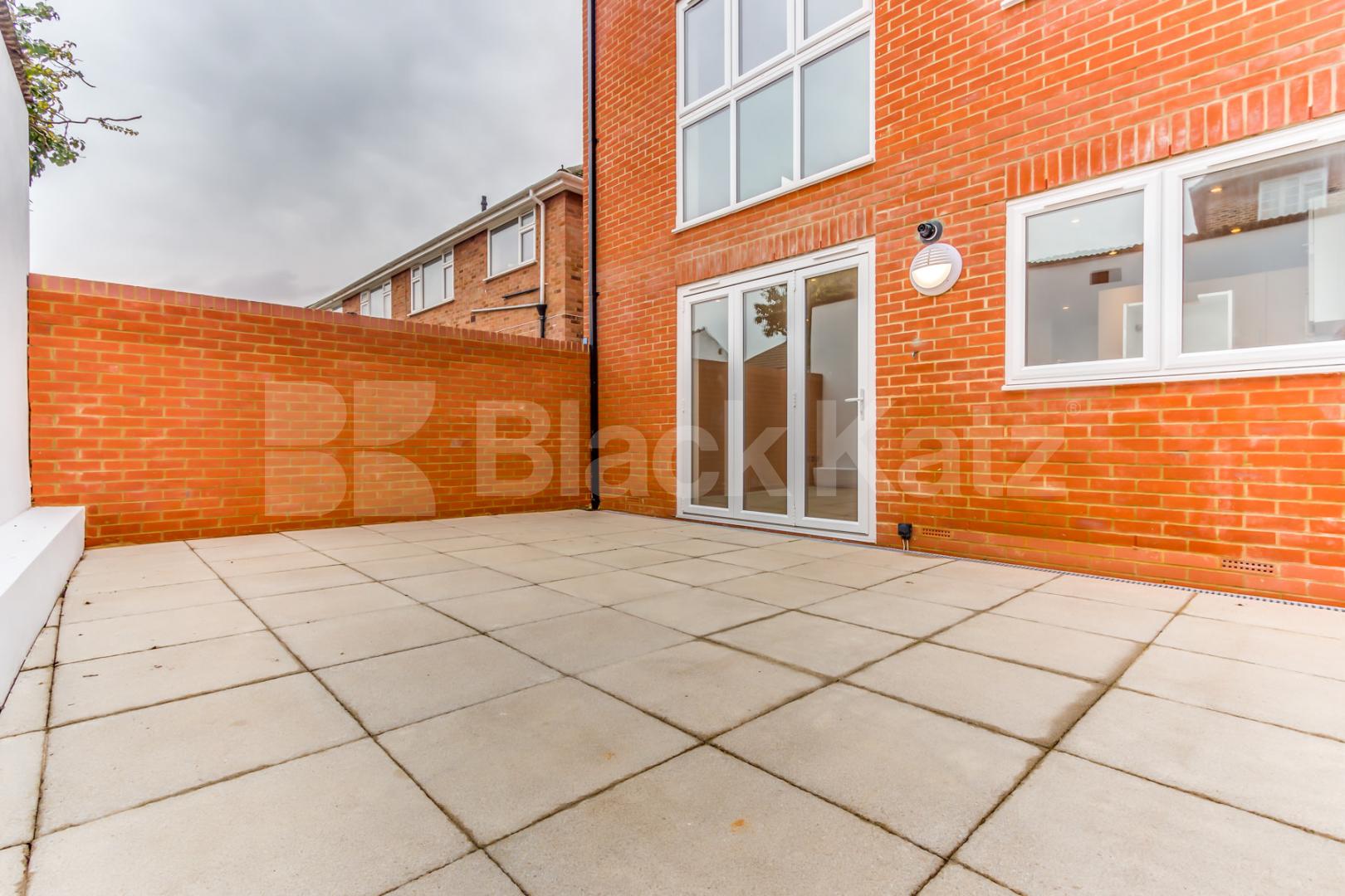 			Stunning New Development!, 2 Bedroom, 1 bath, 1 reception Apartment			 Forest Walk, Muswell Hill